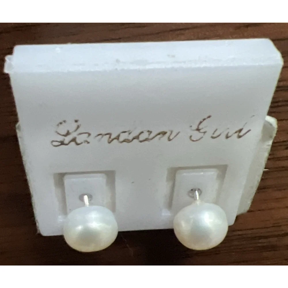 VTG London Girl Freshwater Pearl Stud Earrings Classic White Round Jewelry